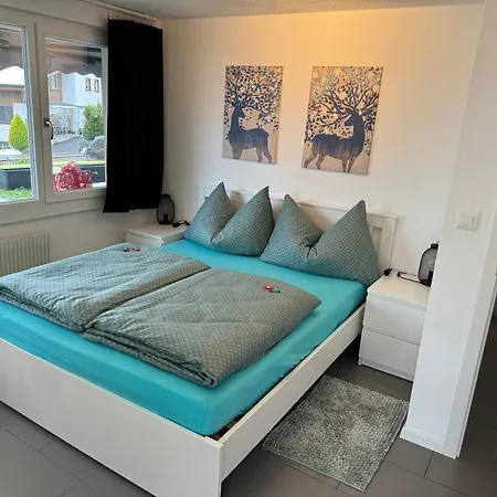 Und Berge Garden Apartment *